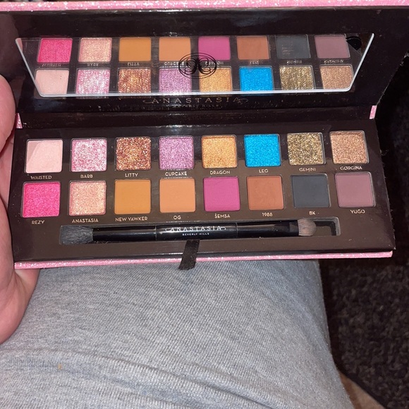 Limited edition Amrezy pallete - Picture 2 of 2